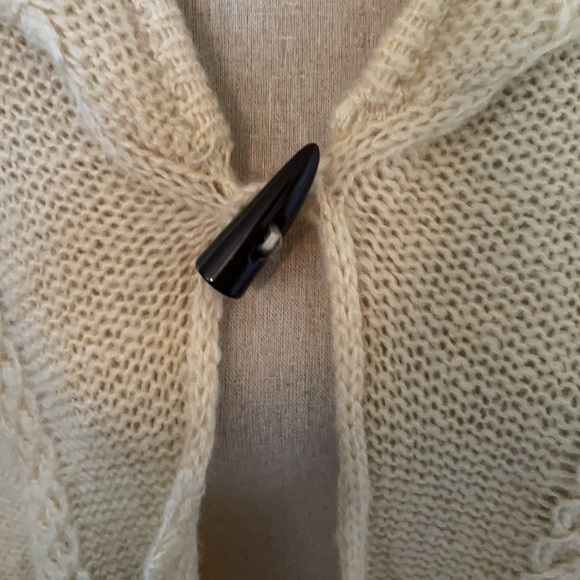 NWT knitted poncho - Picture 5 of 7